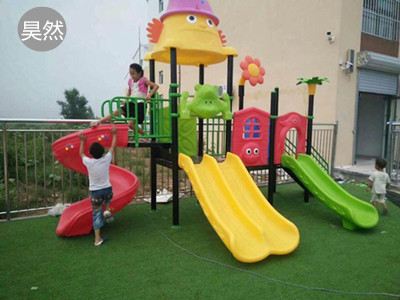 山西太原幼兒園安裝兒童滑梯現場 山西太原幼兒園安裝兒童滑梯現場